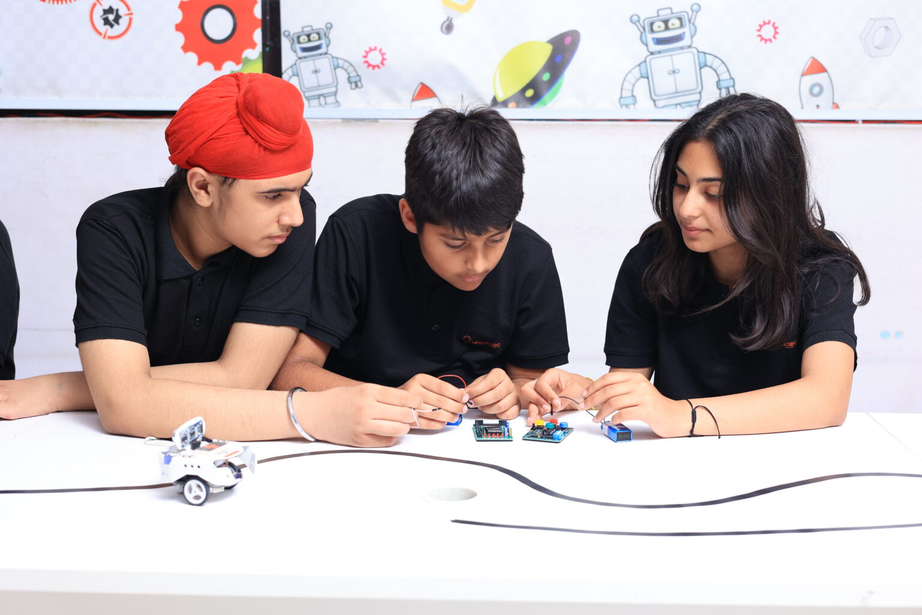 Students building robots in a Whizrobo school lab